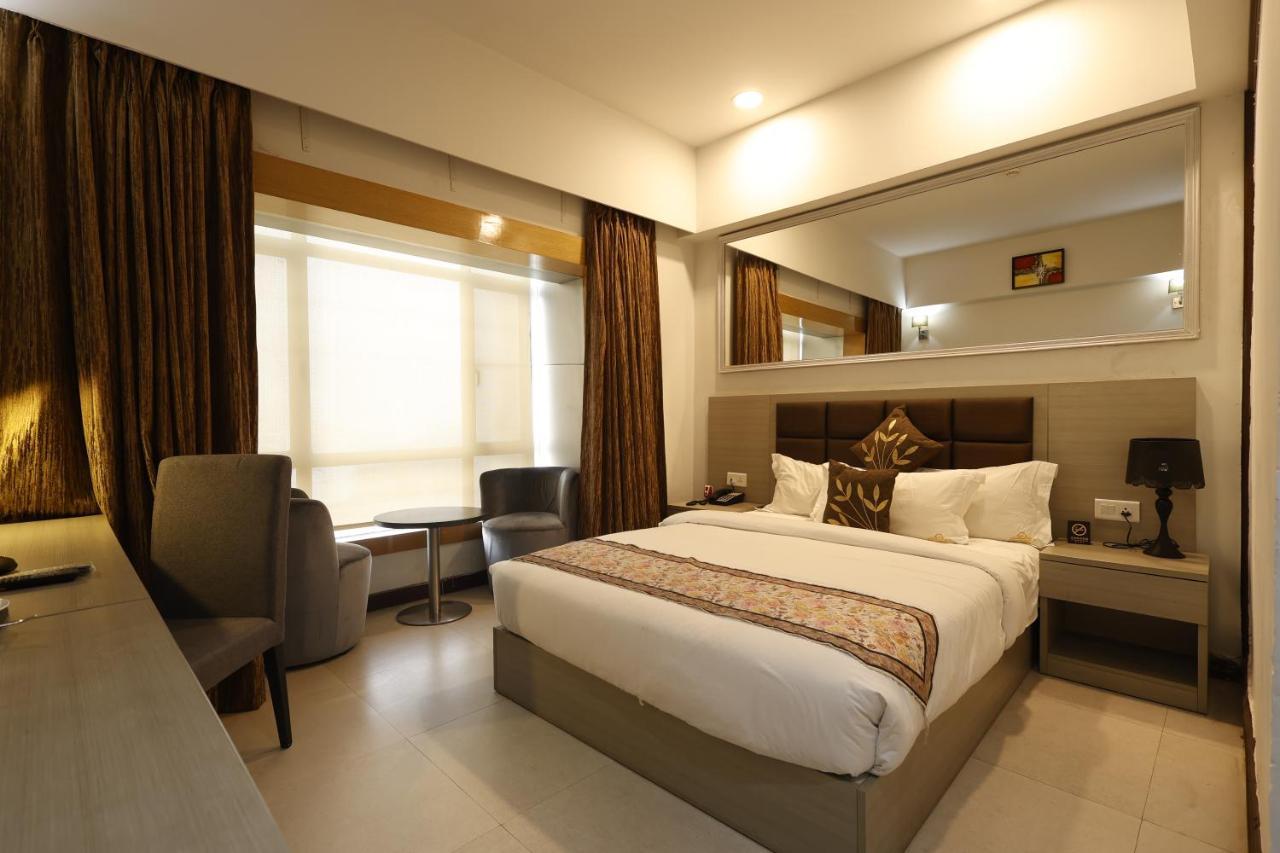Aristocrat Hotel Καλκούτα Εξωτερικό φωτογραφία