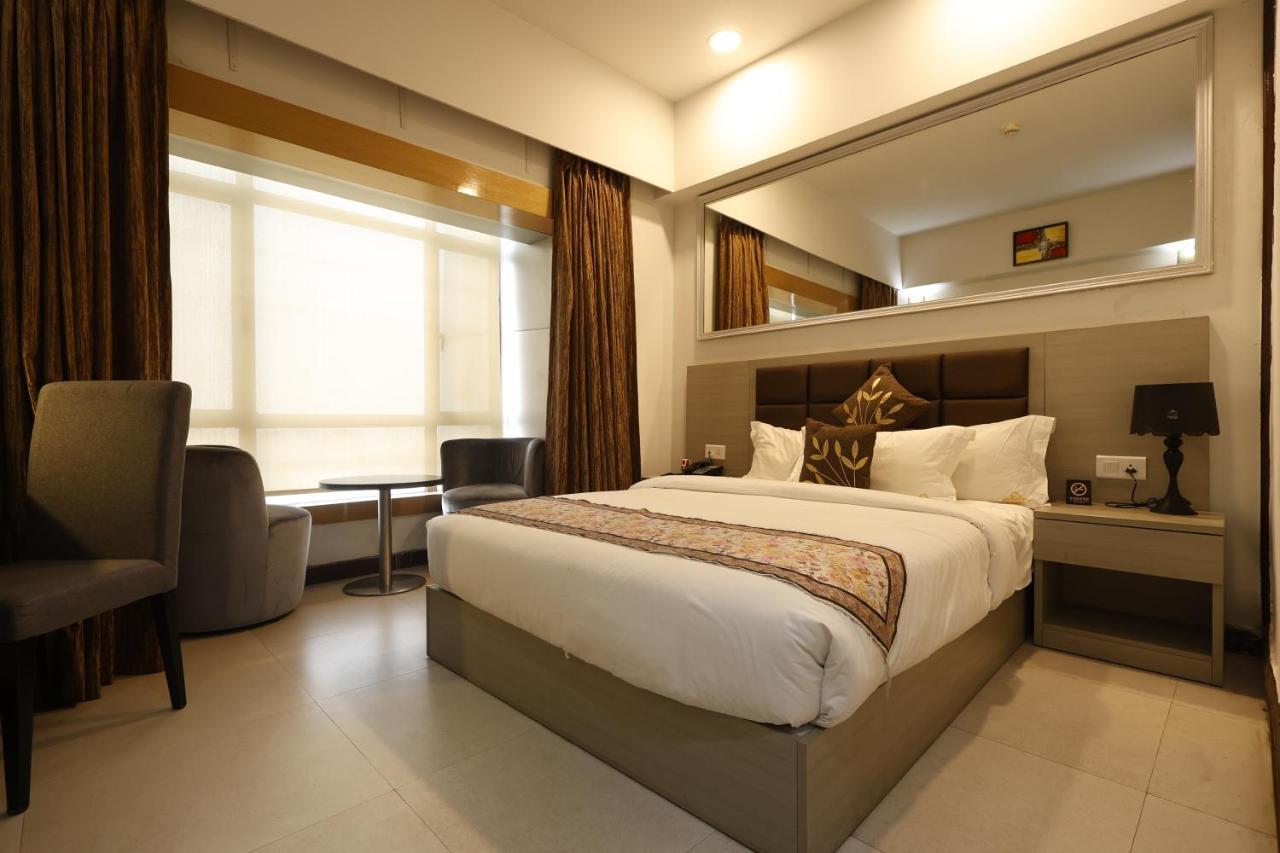 Aristocrat Hotel Καλκούτα Εξωτερικό φωτογραφία