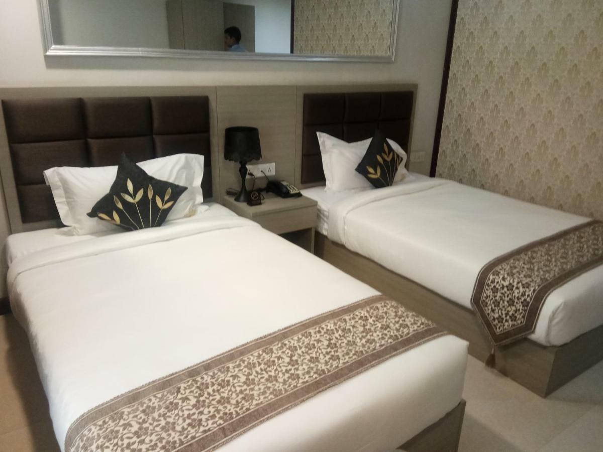 Aristocrat Hotel Καλκούτα Εξωτερικό φωτογραφία