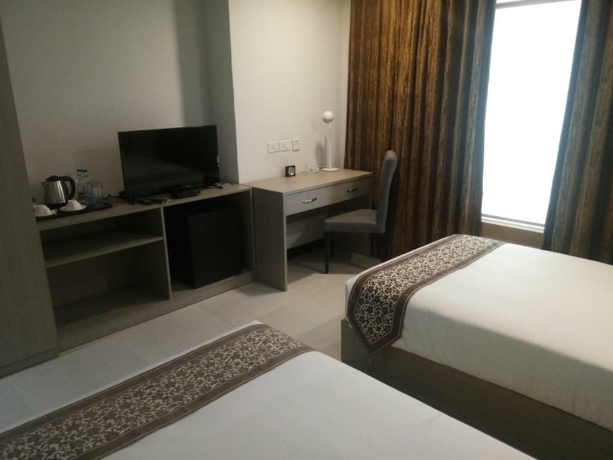 Aristocrat Hotel Καλκούτα Εξωτερικό φωτογραφία