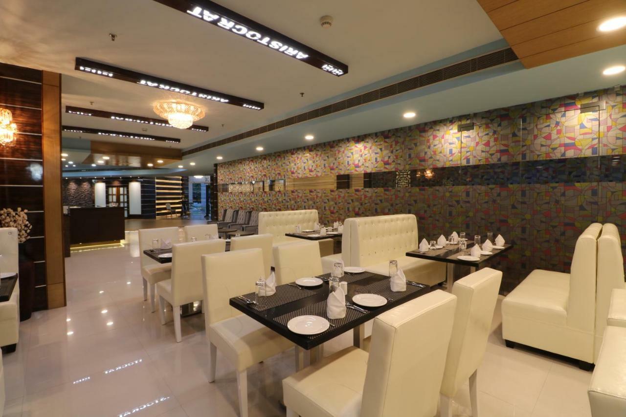 Aristocrat Hotel Καλκούτα Εξωτερικό φωτογραφία