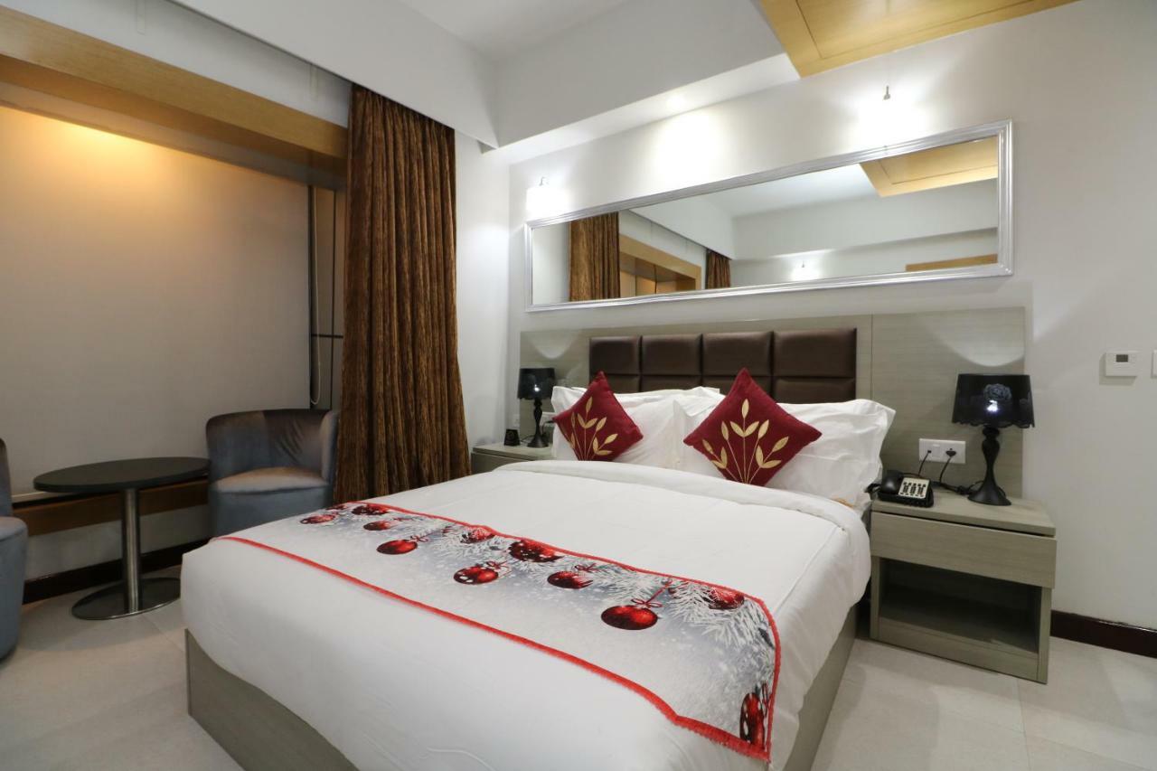 Aristocrat Hotel Καλκούτα Εξωτερικό φωτογραφία