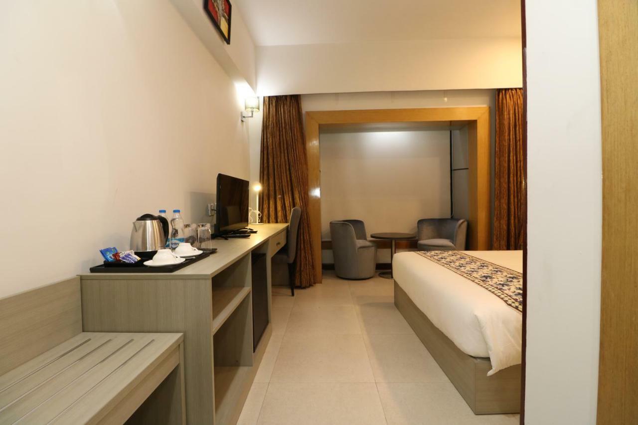 Aristocrat Hotel Καλκούτα Εξωτερικό φωτογραφία
