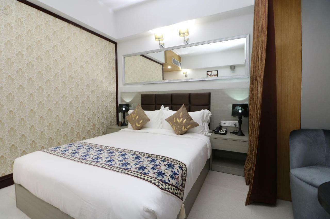 Aristocrat Hotel Καλκούτα Εξωτερικό φωτογραφία